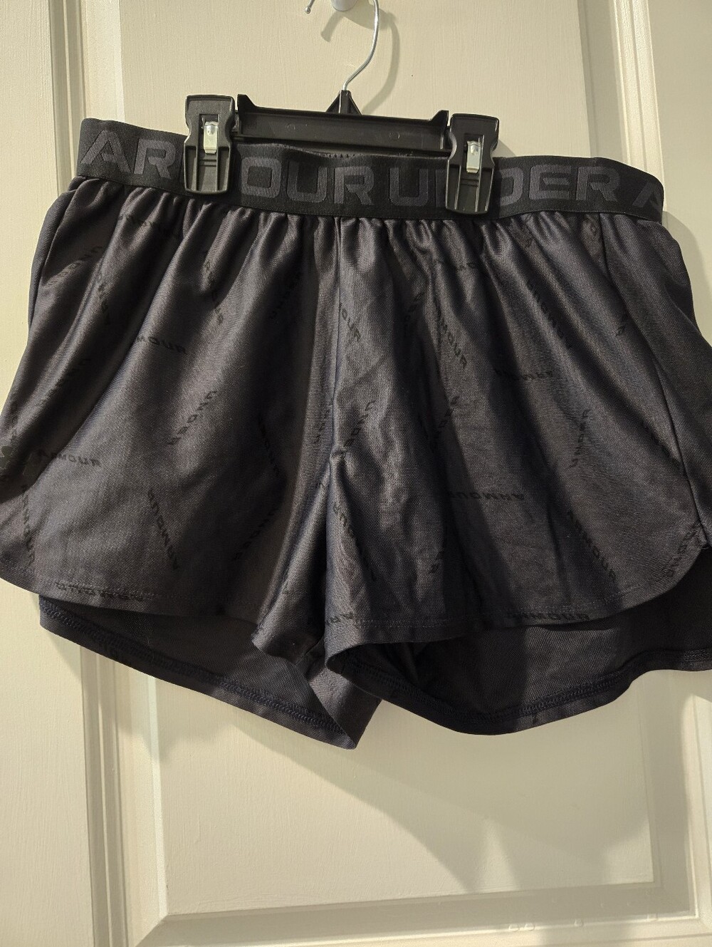 Women's Under Armour Black Athletic Shorts. Size Large.